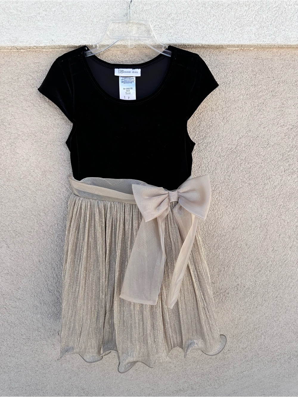 Bonnie Jean Black Velvet Top with Gold Shimmer Tulle Skirt and Bow EUC